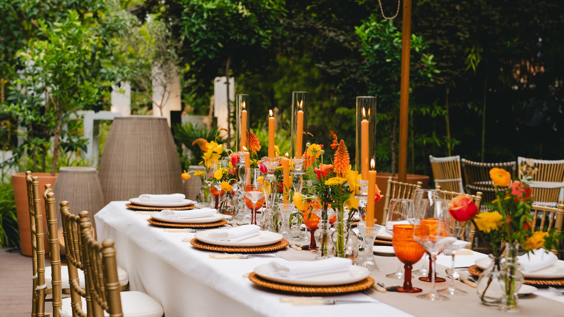 outdoor dining at the Crowne Plaza Madrid