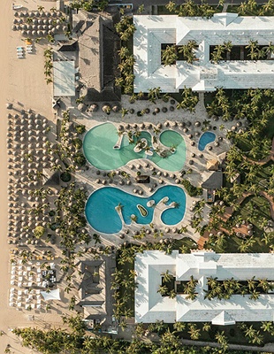 the Iberostar Waves Punta Cana and Iberostar Waves Dominicana resorts located on Bávaro Beach in Punta Cana