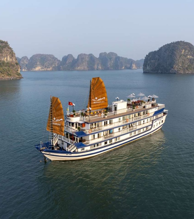 Signature Royal Cruise - Halong Bay Cruise