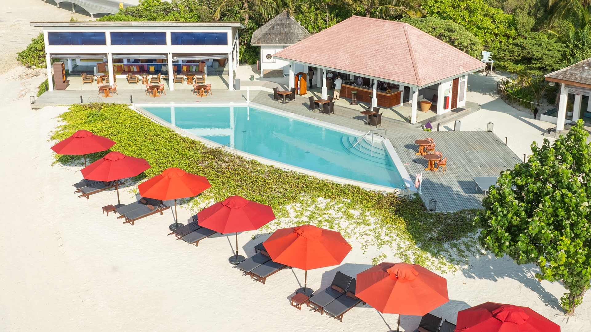 a luxury resort in the Maldives, Cinnamon Hakuraa Huraa