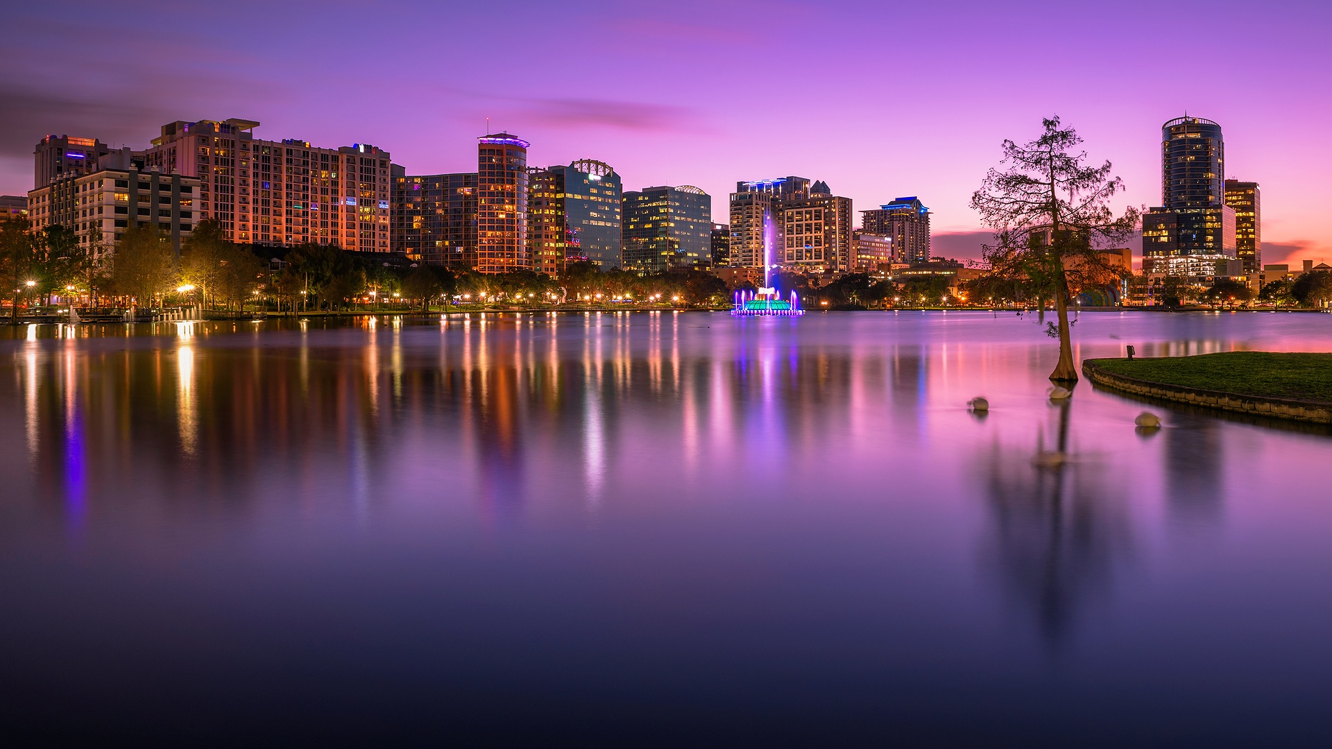 Lake Eola park in Downtown Orlando, Florida