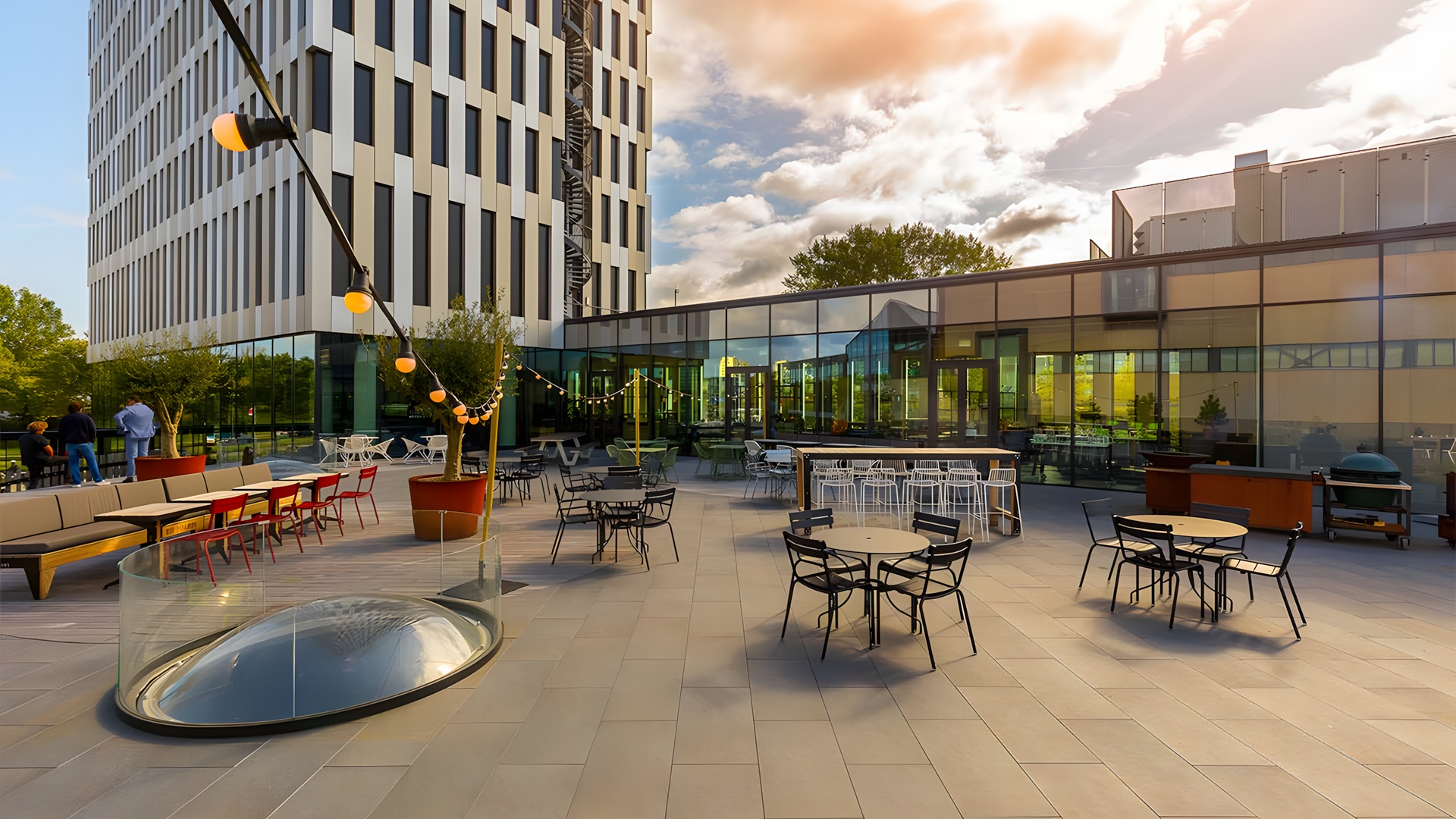 Postillion Hotel Amsterdam outdoor dining