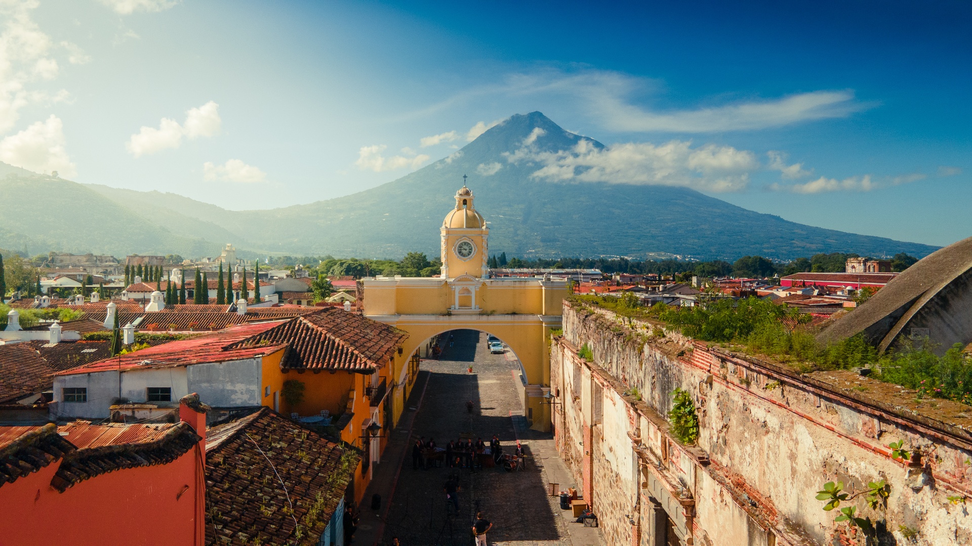 iconic Santa Catalina Arch in Antigua Guatemala, a historic city famed for its Spanish colonial architecture