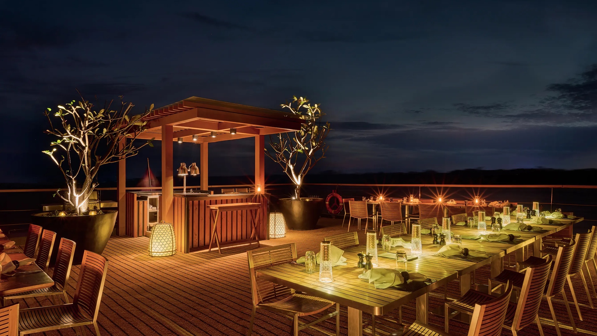 rooftop dining area of the Aqua Mekong