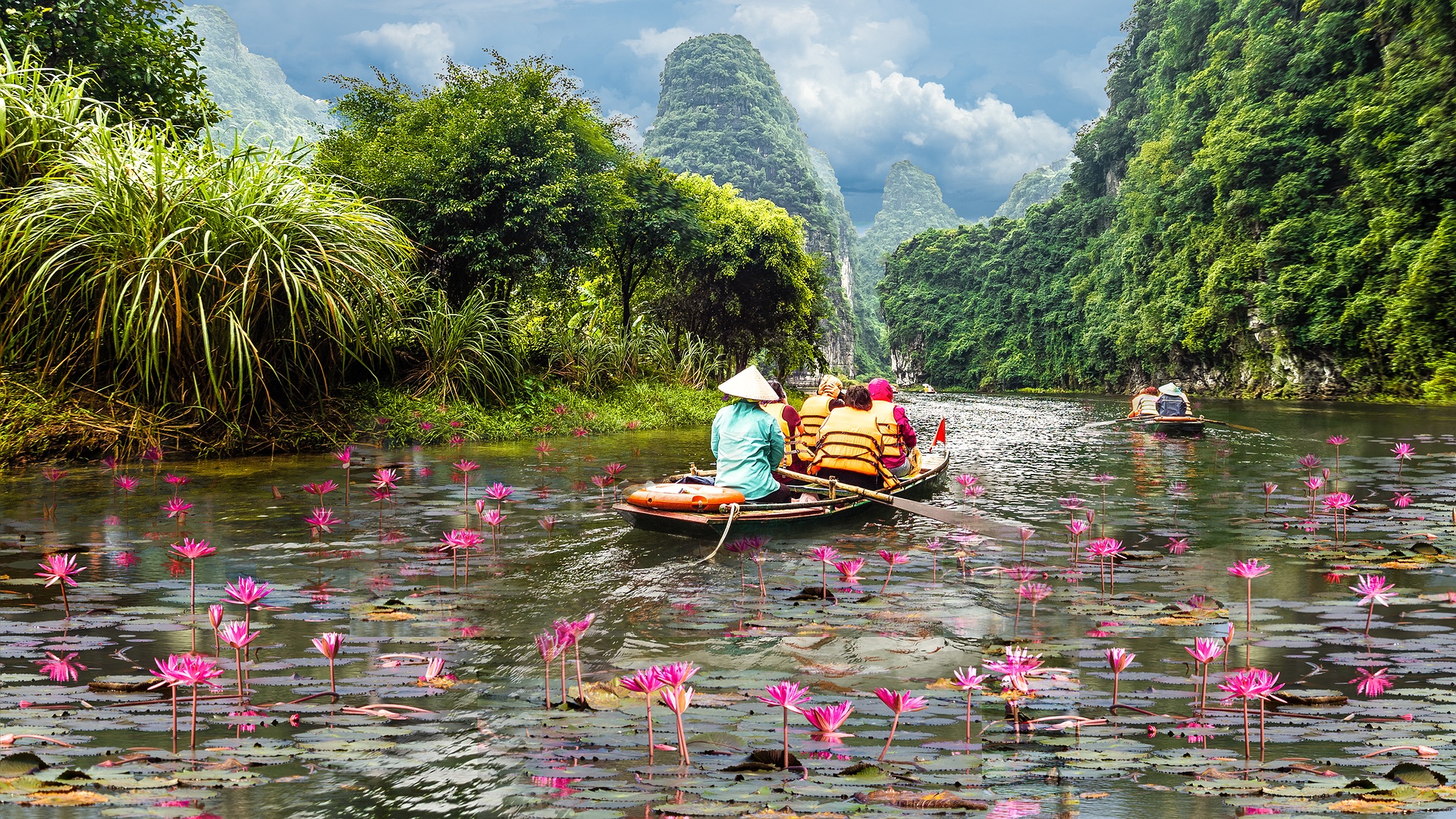 Tràng An Scenic Landscape in Vietnam