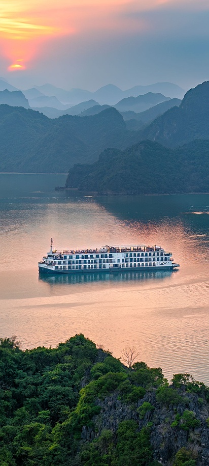 Indochine Cruise, Ha Long Bay in Vietnam
