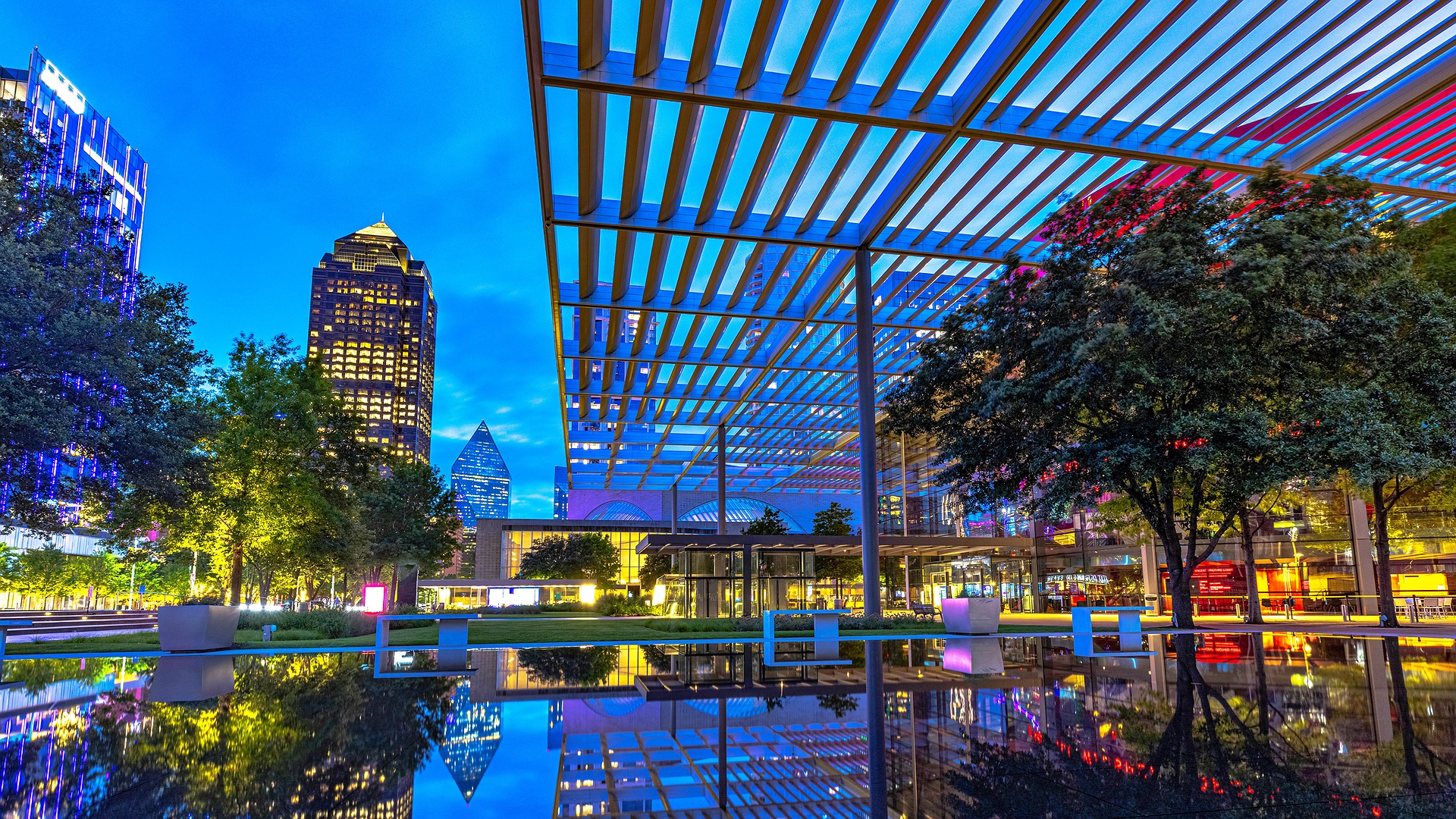 the Margot and Bill Winspear Opera House in the Dallas Arts District