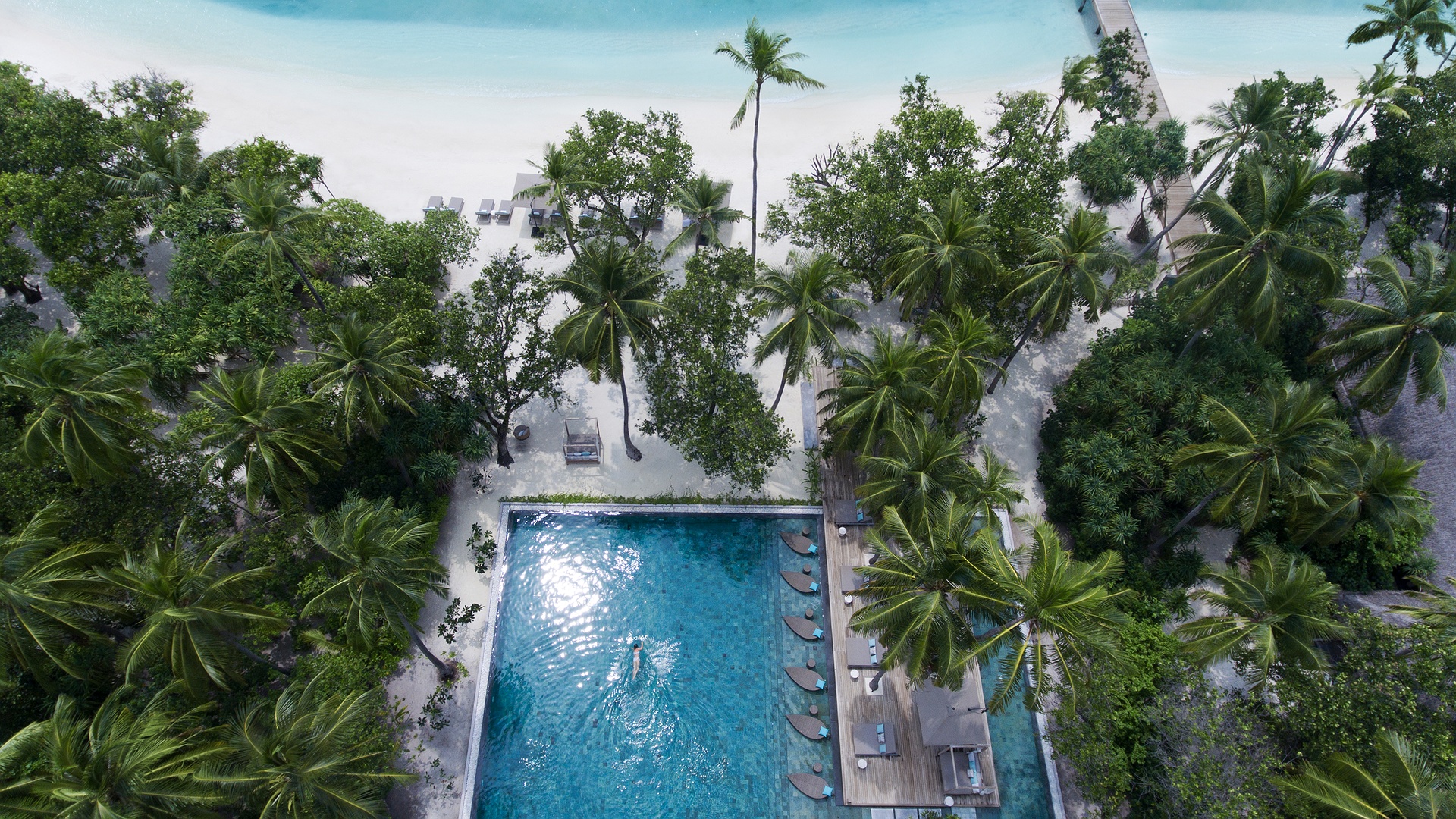 aerial view of the Vakkaru Maldives luxury resort