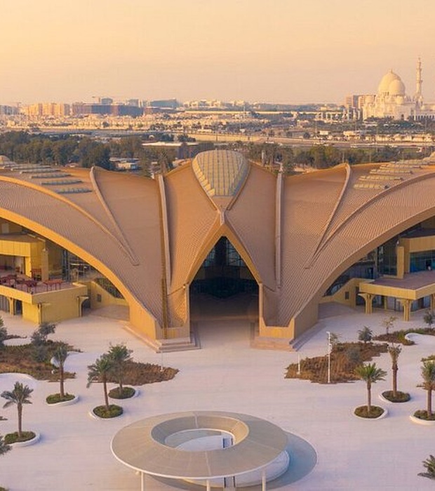 Erth Hotel exterior view