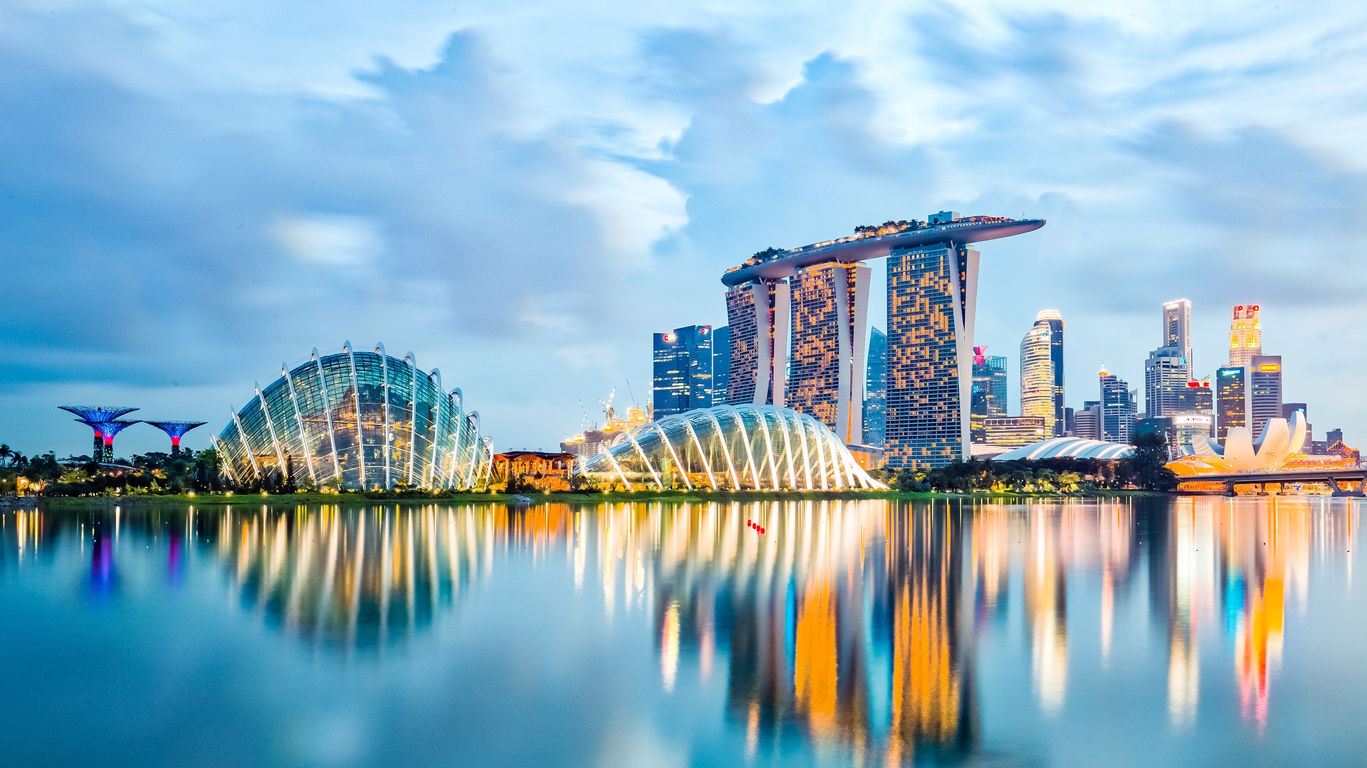 a scenic view of the Marina Bay skyline in Singapore at dusk