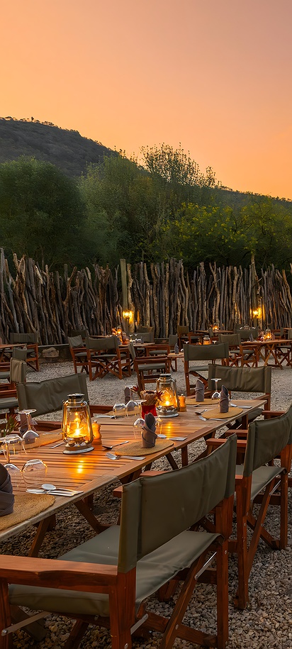 outdoor dining area at the Ivory Tree Game Lodge