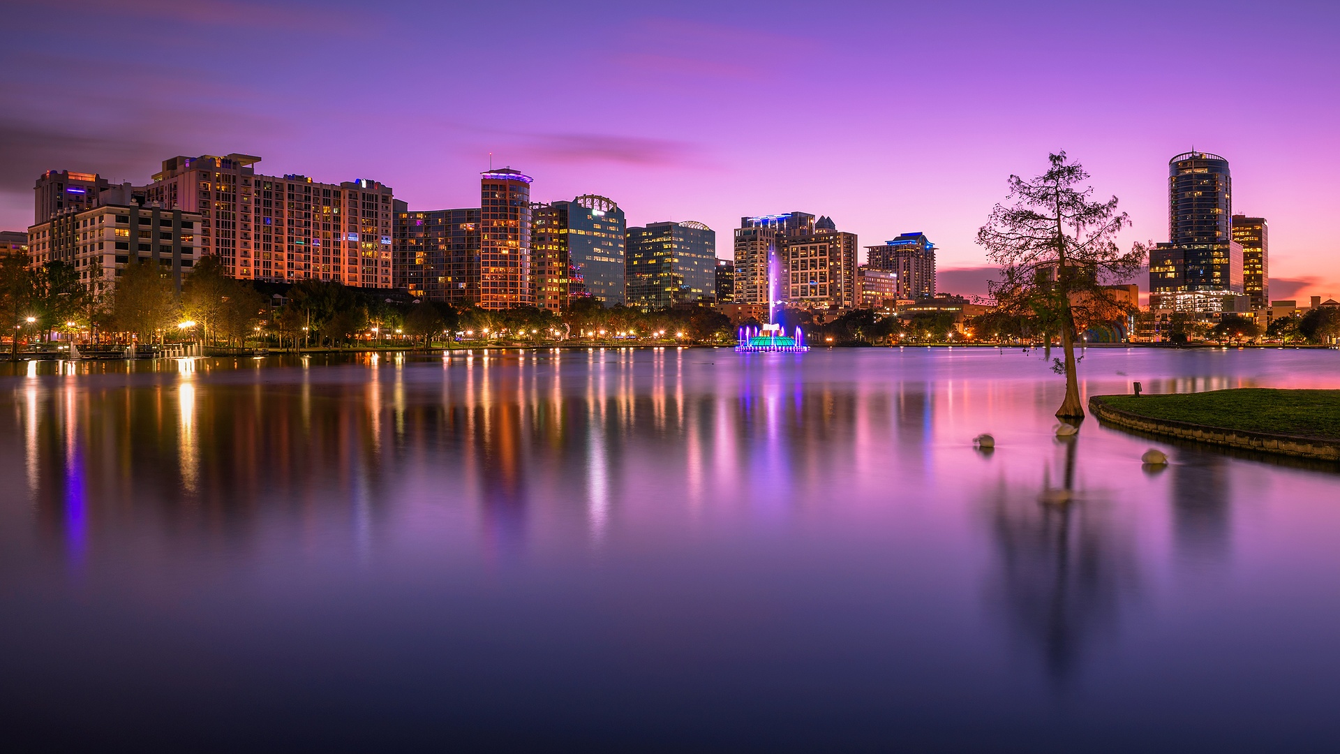 Lake Eola Park in downtown Orlando, Florida