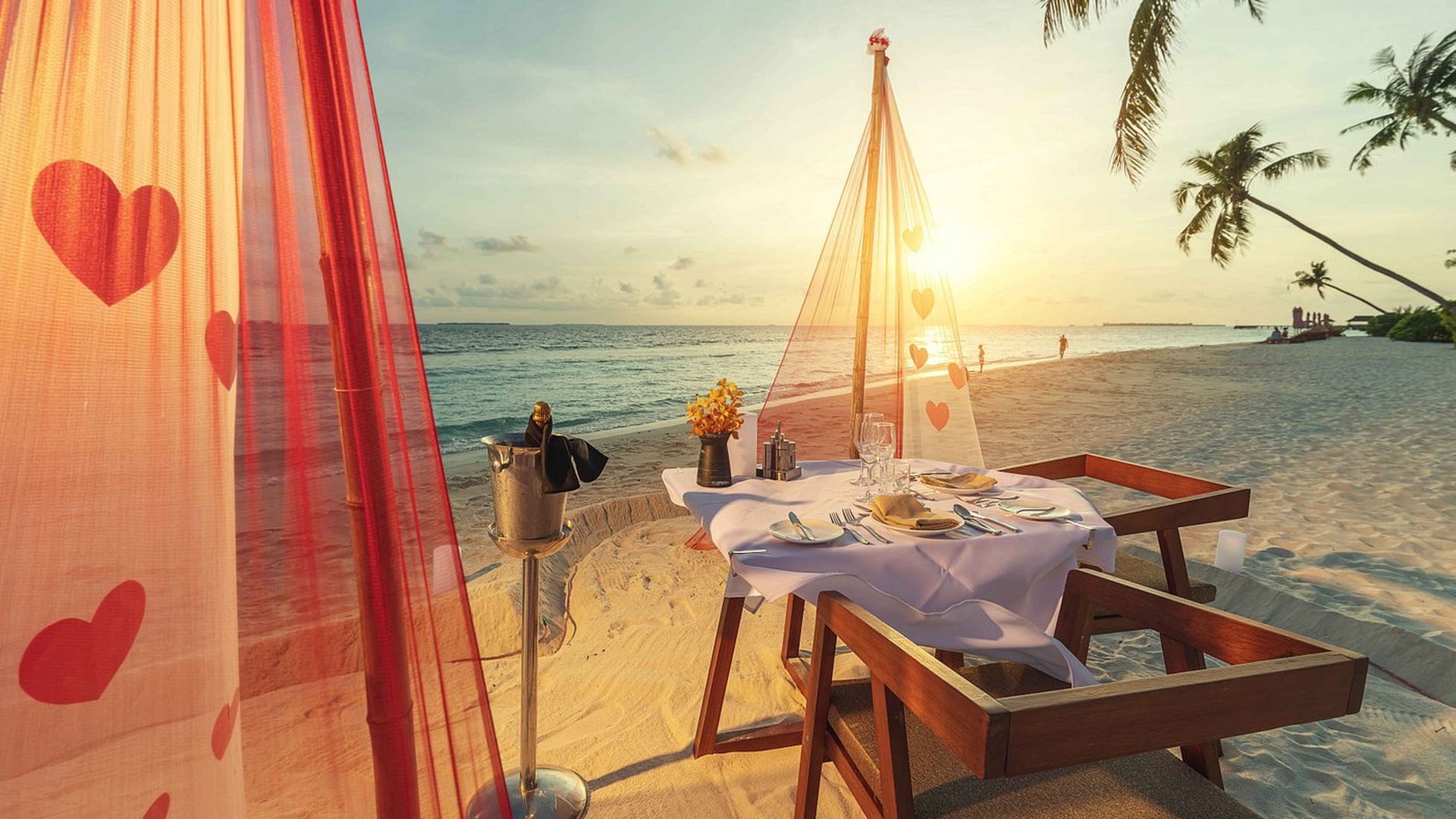 Romantic beachside dining at Siyam World Maldives
