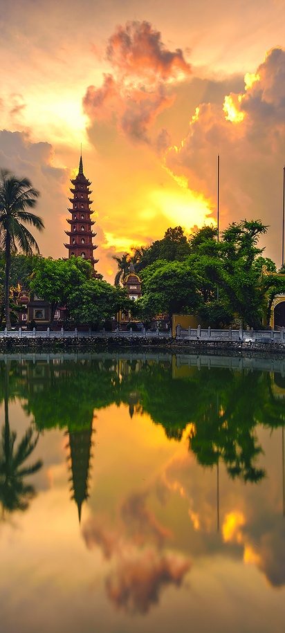 the Trấn Quốc Pagoda in Hanoi, Vietnam