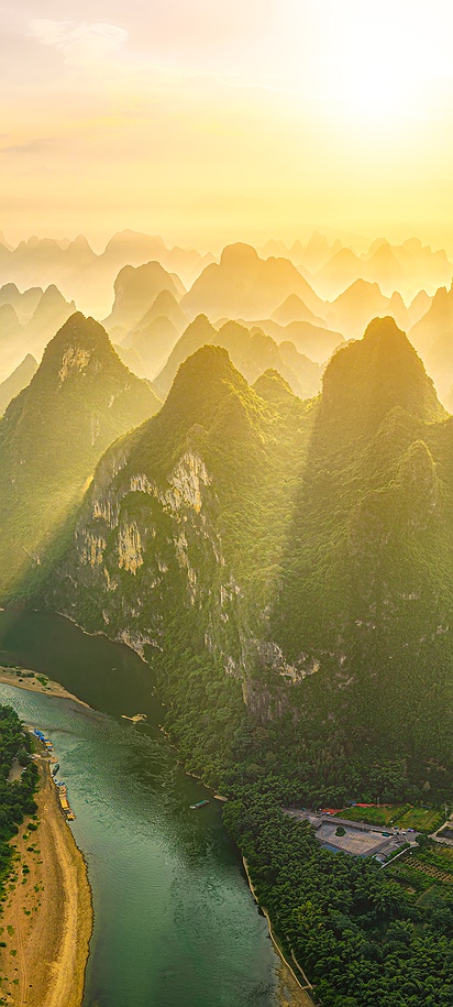 the karst landscape of the Li River (Lijiang River) in Guilin, Guangxi Province, China