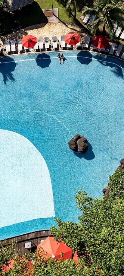 Swimming pool at Le Tahiti by Pearl Resorts
