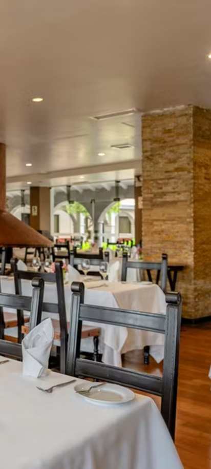 the dining area of the Hotel Jose Antonio Cusco, a 4-star accommodation located in Cusco, Peru