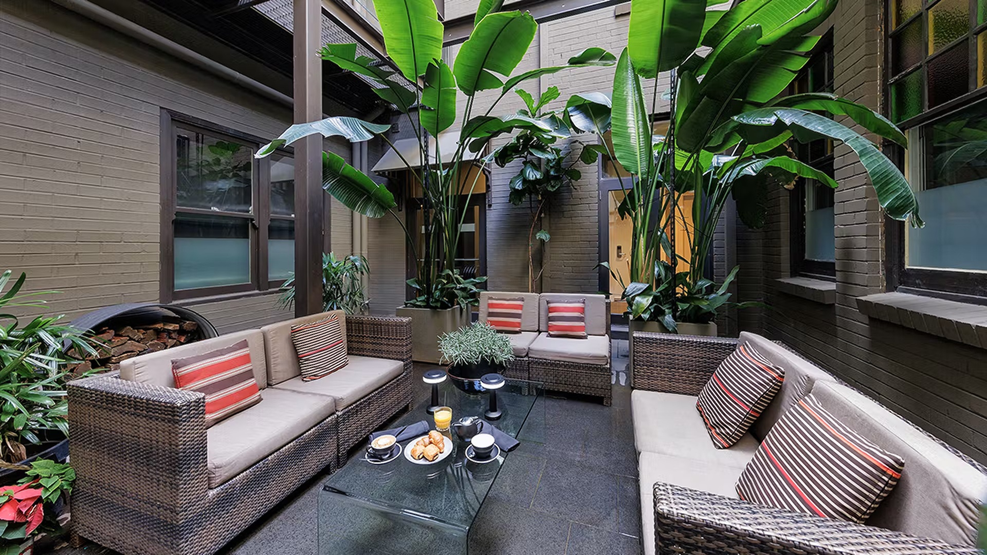 Vulcan Hotel Sydney courtyard