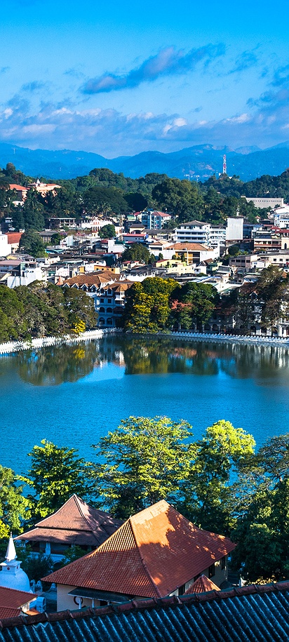 Panoramic view of Kandy Lake