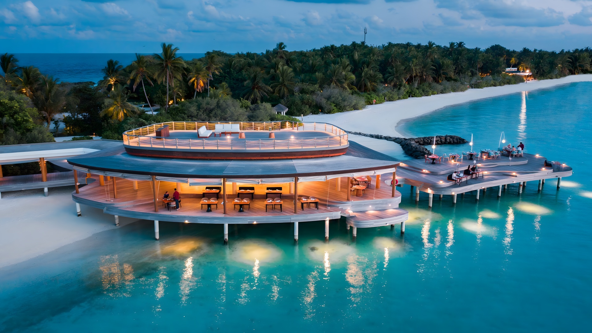 Sirru Fen Fushi Maldives restaurant area