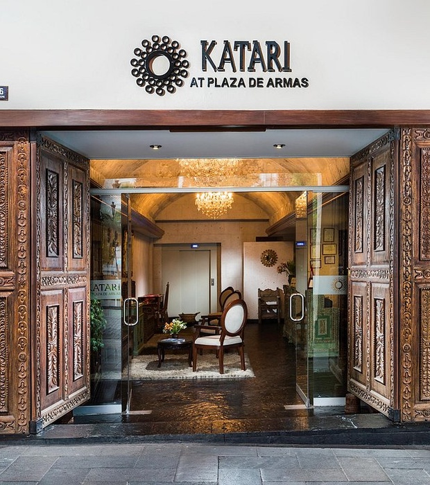 Katari Hotel At Plaza De Armas facade 