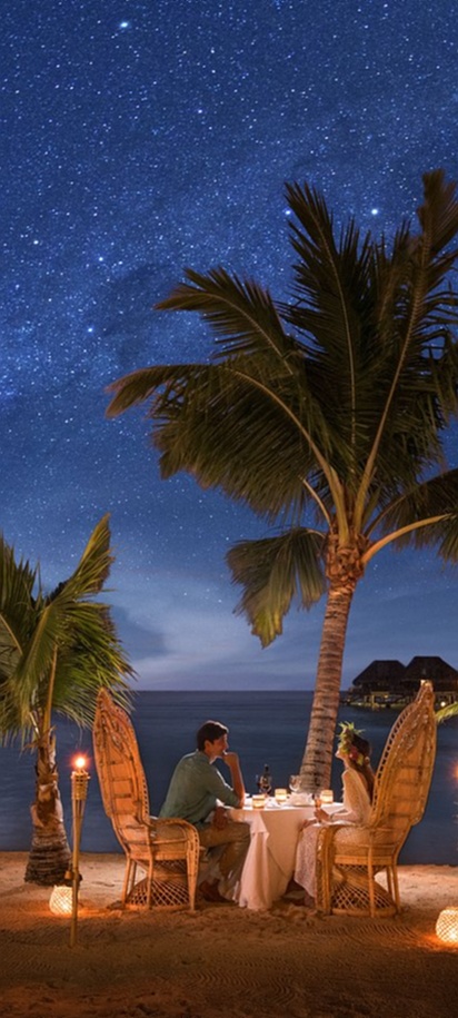 Romantic beach dinner
