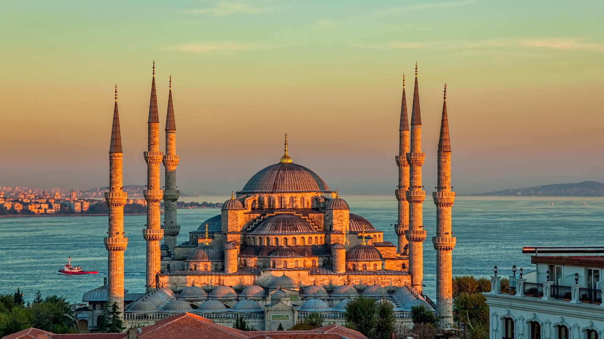 the Blue Mosque (Sultan Ahmed Mosque) in Istanbul