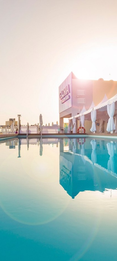 a rooftop swimming pool and lounge area at the Gloria Palace San Agustín Thalasso & Hotel in Gran Canaria.