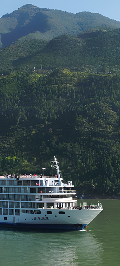 luxury cruise ship navigating the Yangtze River in China