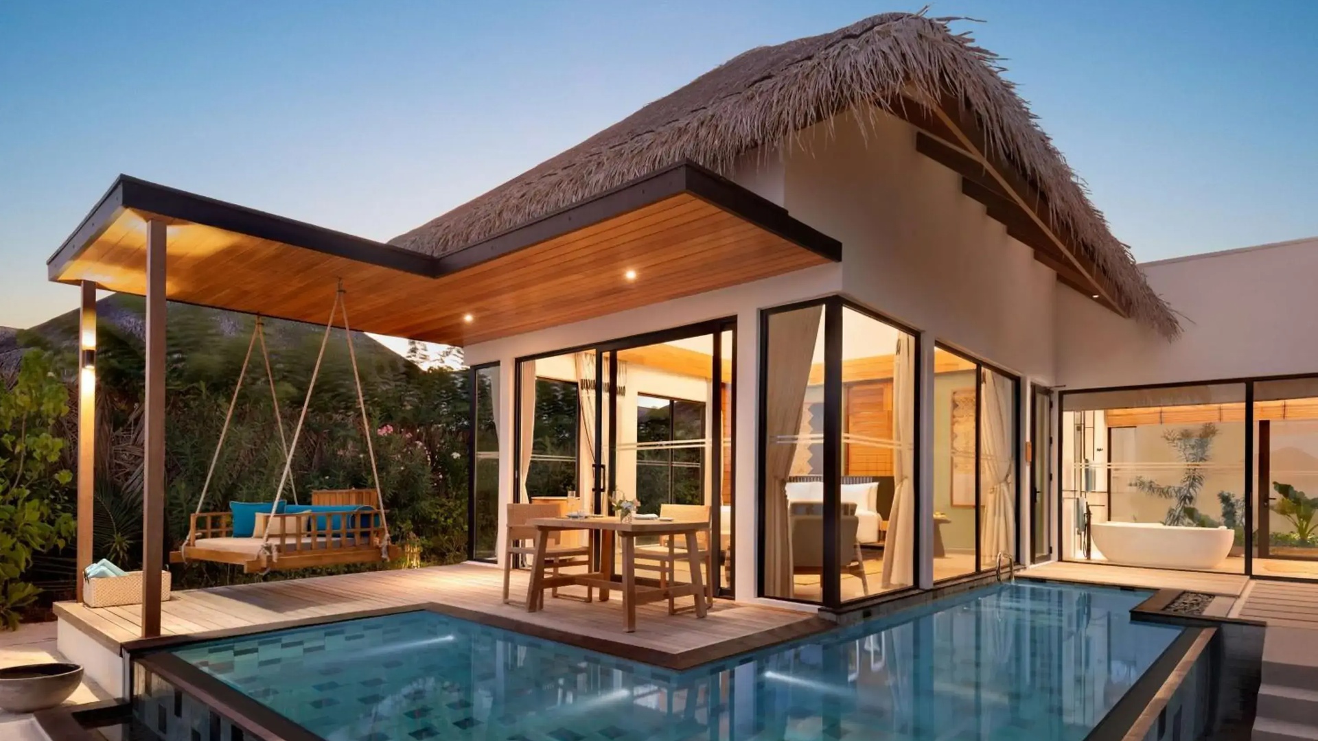 Hilton Maldives Amingiri Resort & Spa pool