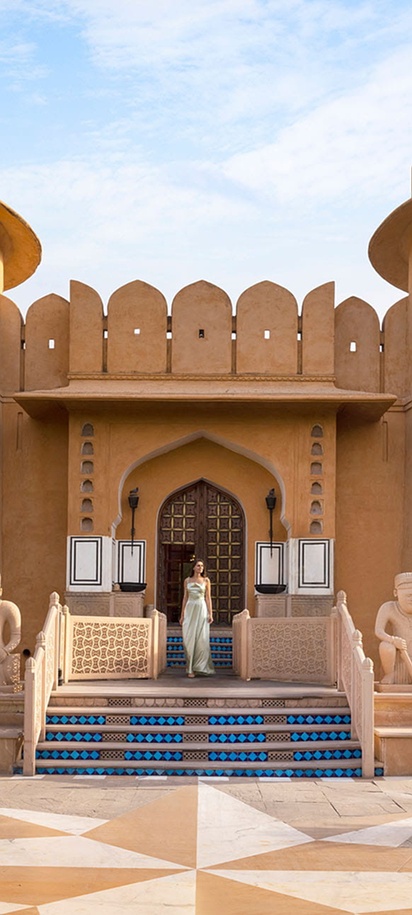 the grand entrance facade of The Oberoi Rajvilas