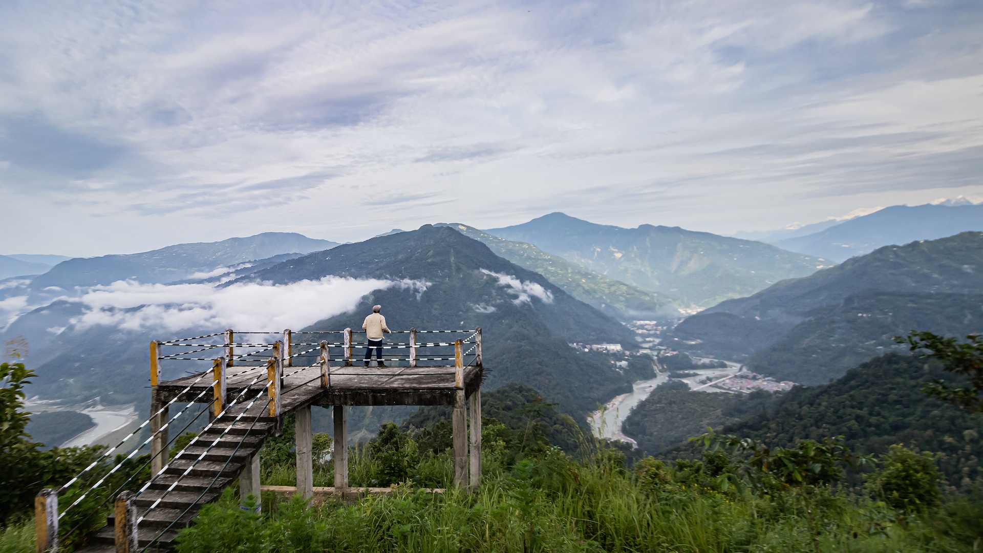 Mangarjung viewpoint in the Munsong village of Kalimpong, West Bengal
