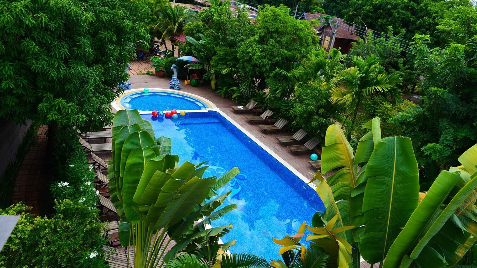 swimming pool at the Sengahloune Resort, Laos