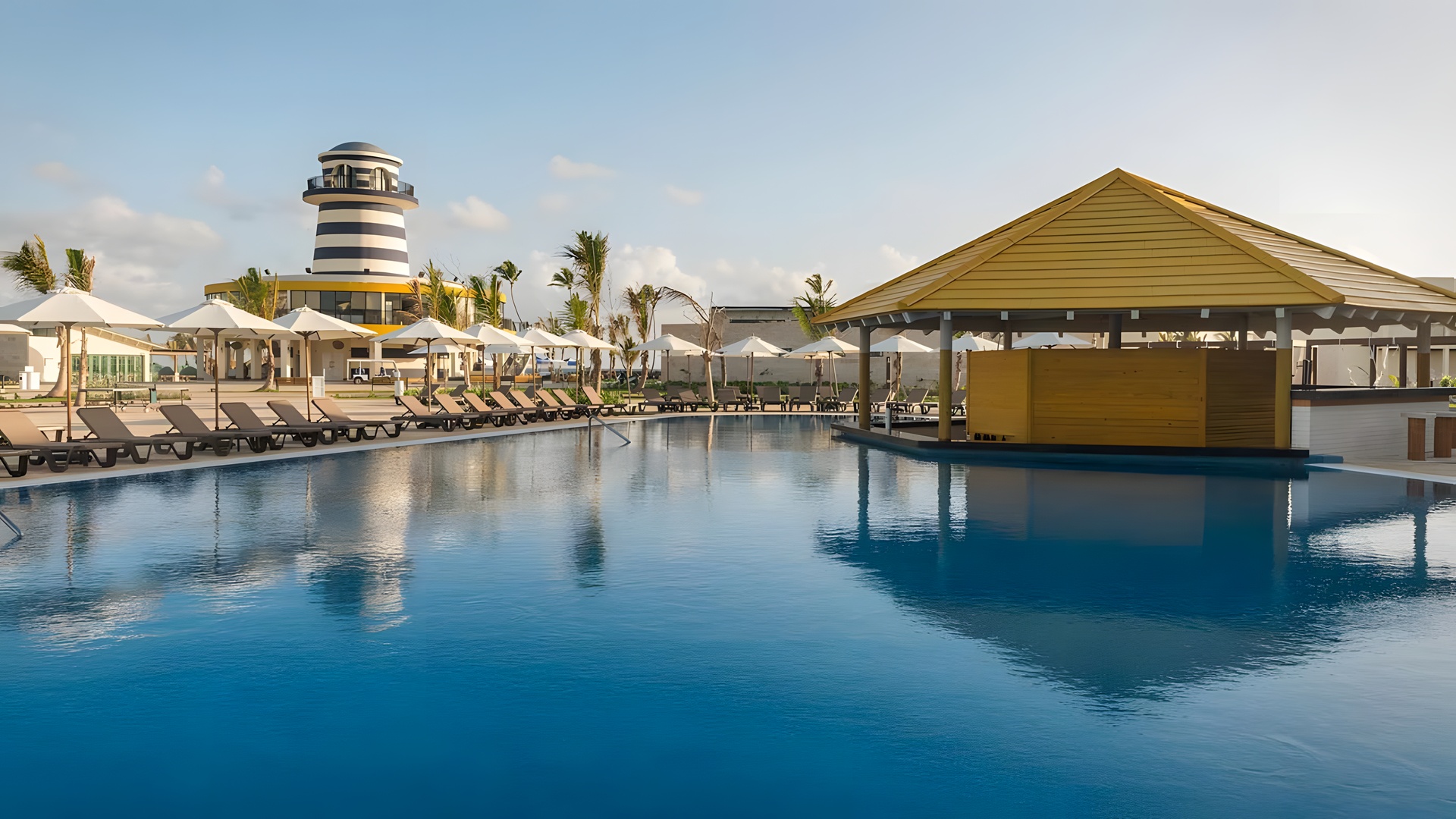  Ocean El Faro pool view