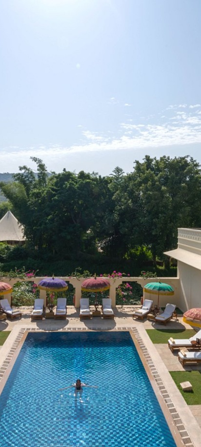 the outdoor swimming pool area at The Oberoi Vanyavilas Wildlife Resort