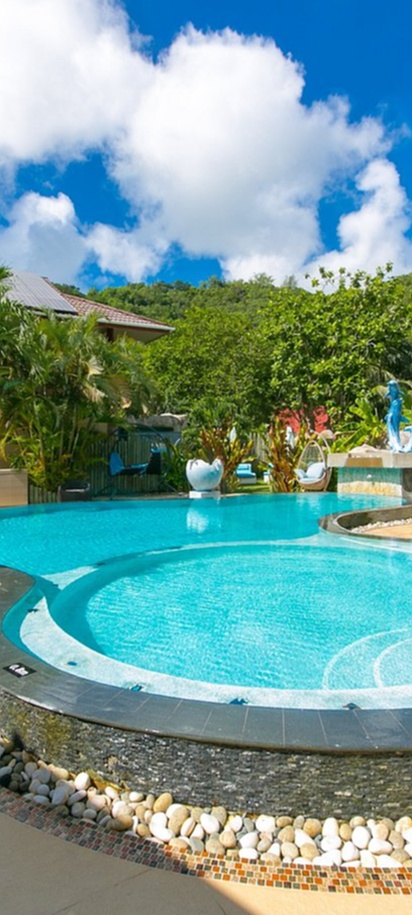 Le Duc de Praslin pool view