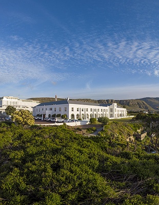 Founders Lodge by Mantis pool view