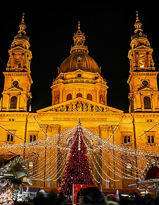 Christmas Market at St. Stephen's Basilica, Budapest