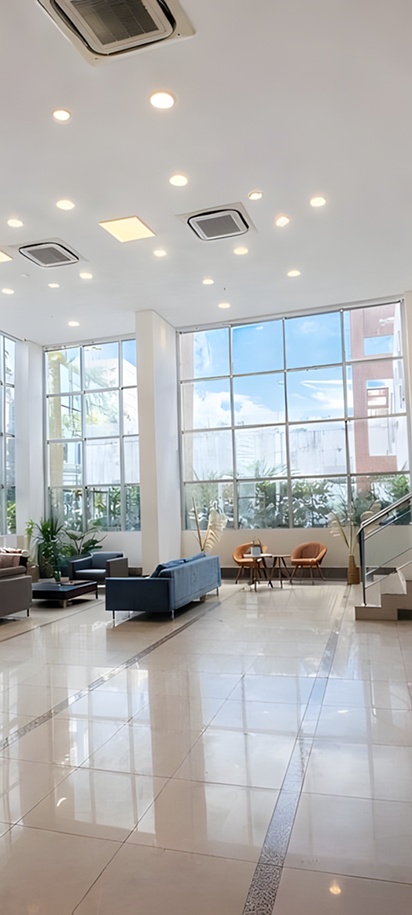 the lobby of the Blue Tree Premium Manaus hotel in Brazil