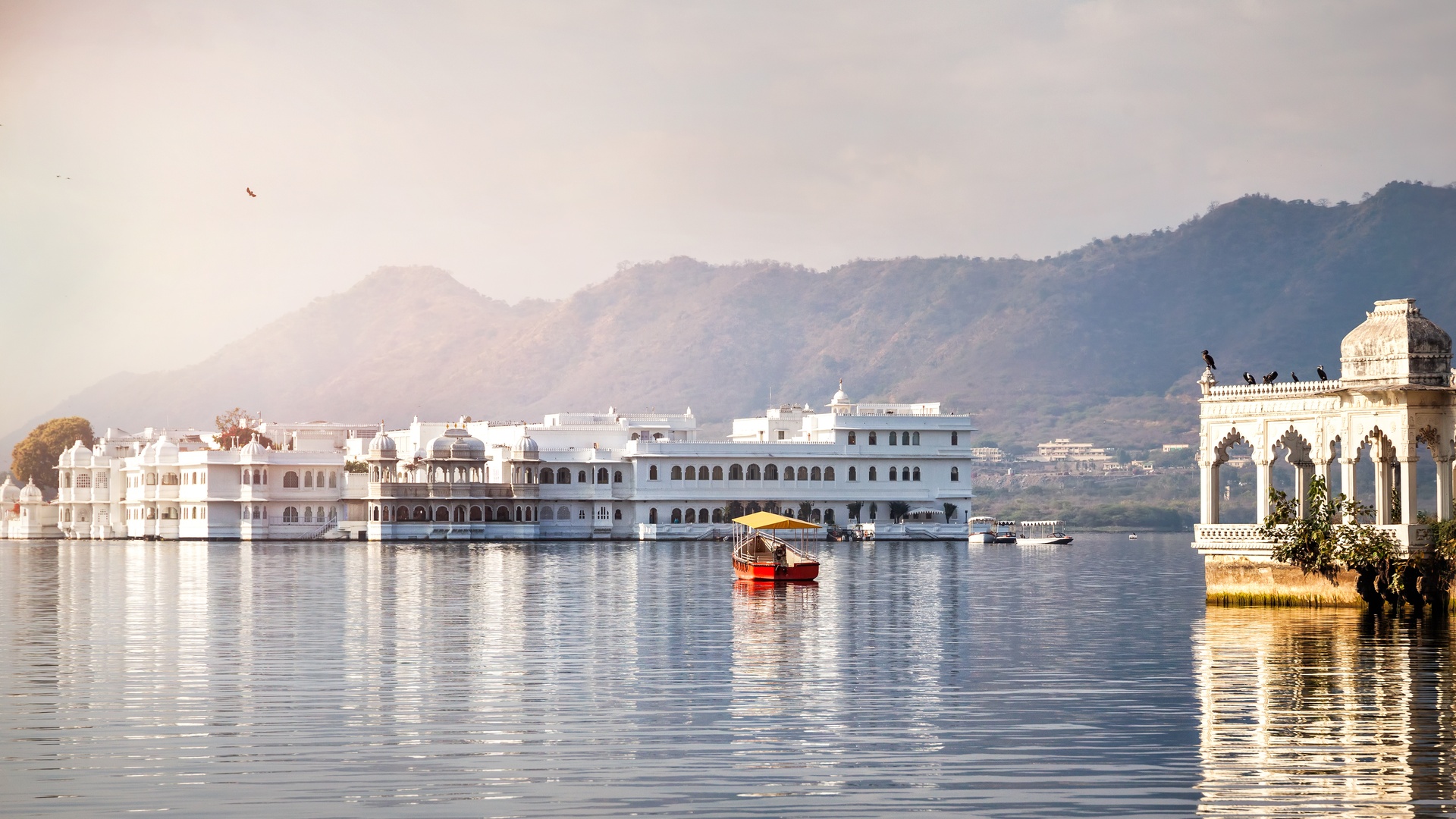 Taj Lake Palace stunning view in Rajasthan, India