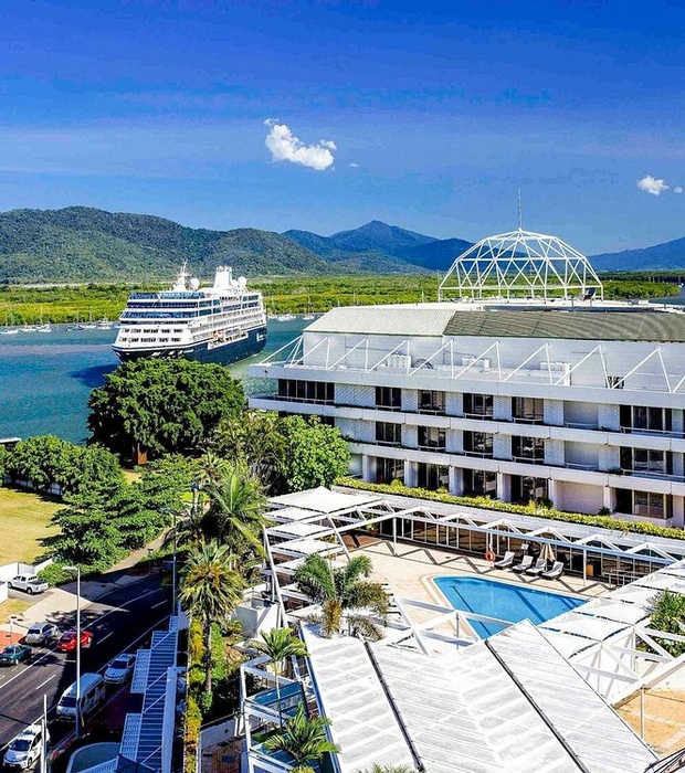Pullman Reef Hotel Casino exterior view