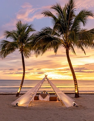 romantic beachside dinner at Le Méridien Khao Lak Resort & Spa