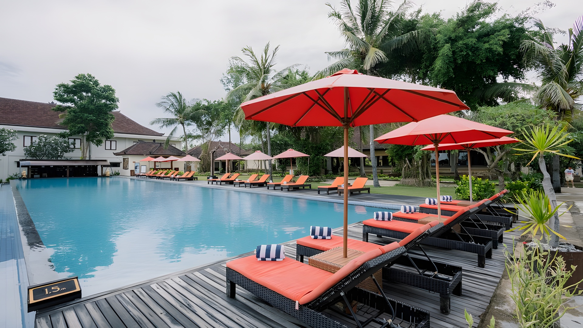 wimming pool area of the Hotel Ombak Sunset in Indonesia