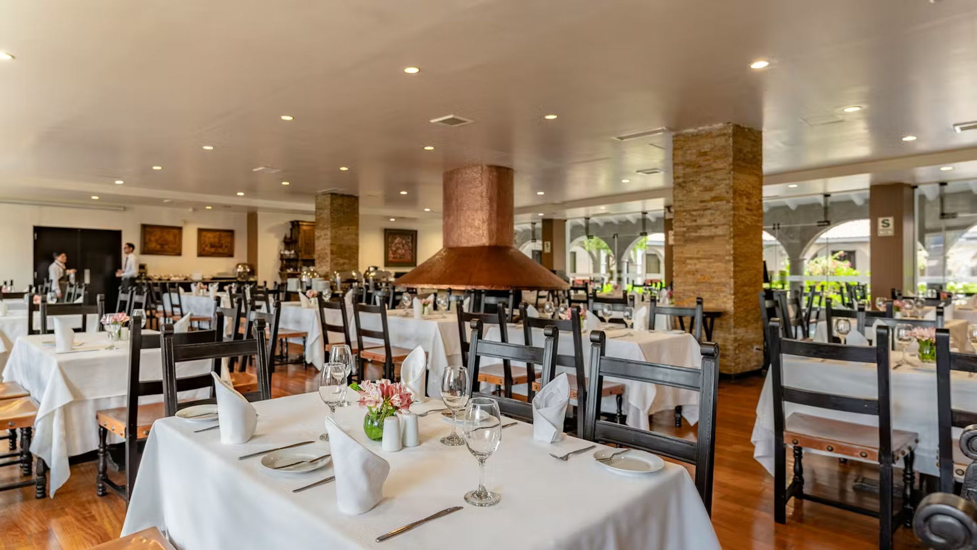the dining area of the Hotel Jose Antonio Cusco, a 4-star accommodation located in Cusco, Peru