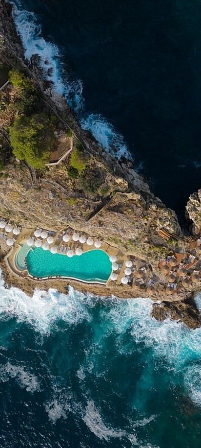 saltwater pool at UNAHOTELS Capotaormina