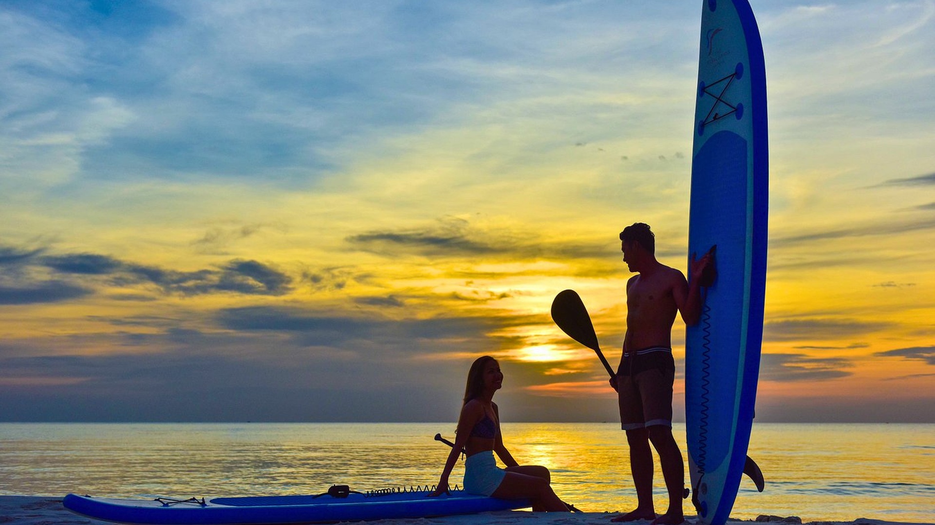 Dreamy sunsets and paddle board 