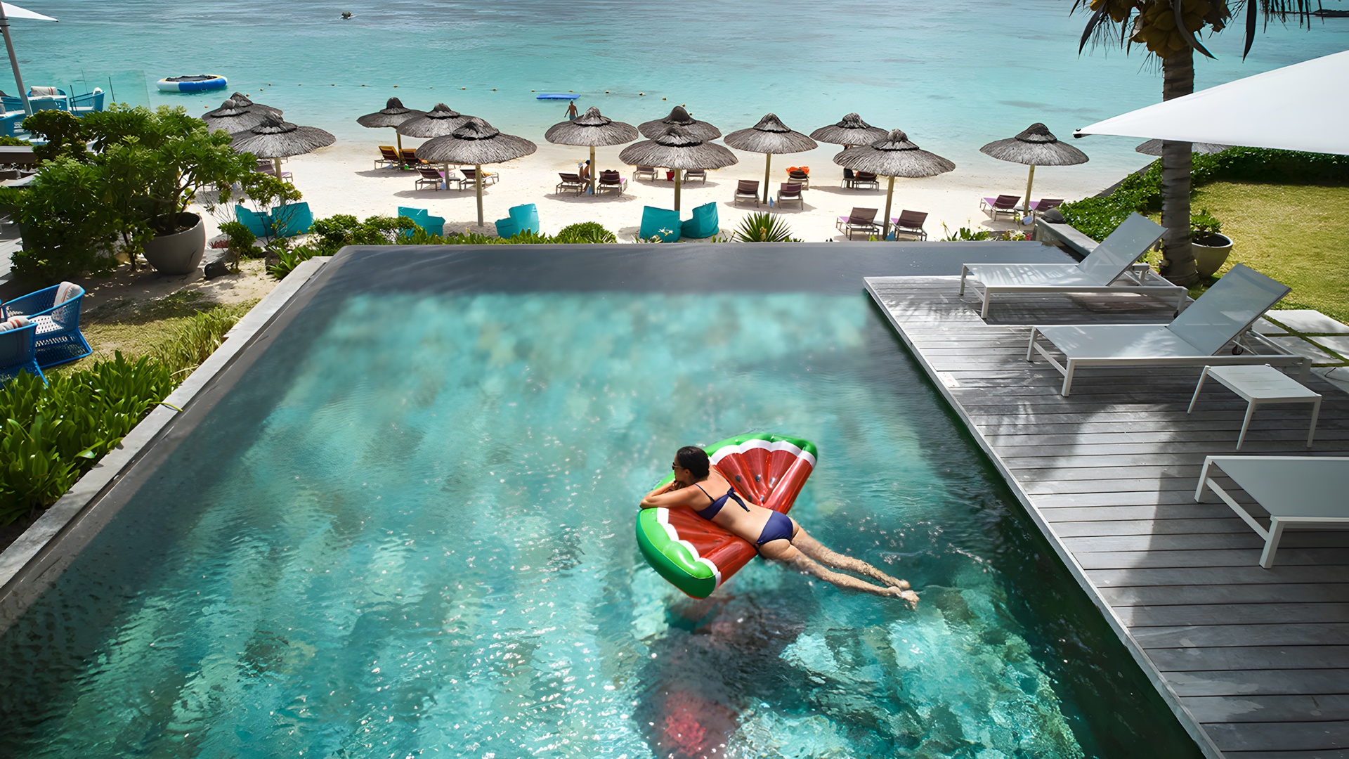 C Mauritius pool view
